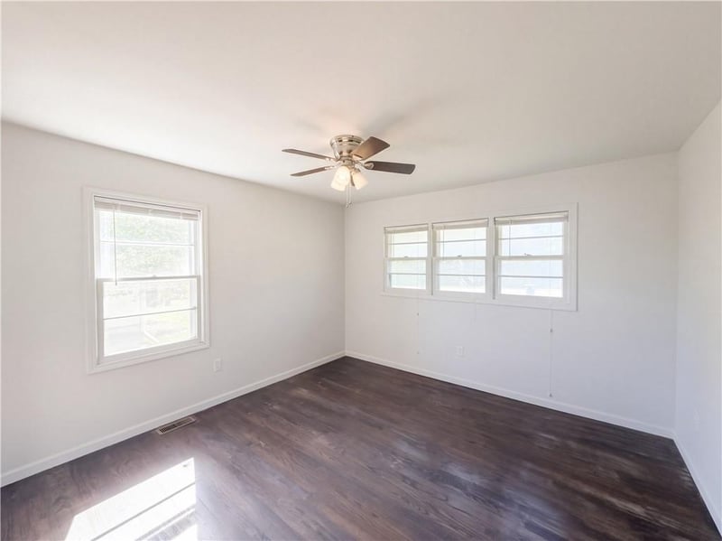 21809 S Peculiar Dr, Peculiar, MO 64078