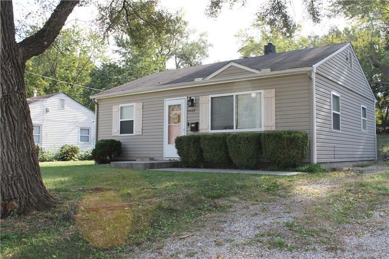 2409 NE Pursell Rd, Gladstone, MO 64118