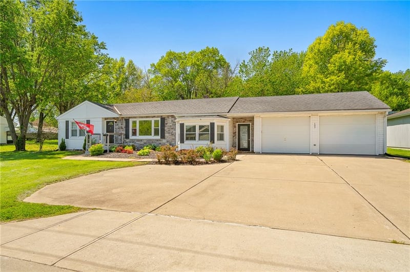 107 S Johnson Dr, Odessa, MO 64076