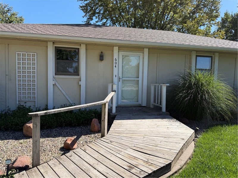 604 S Washington St, Oregon, MO 64473