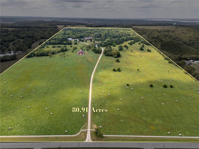 1061 E 1200 Rd, Lawrence, KS 66047
