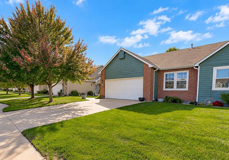 792 S Poplar St, Gardner, KS 66030