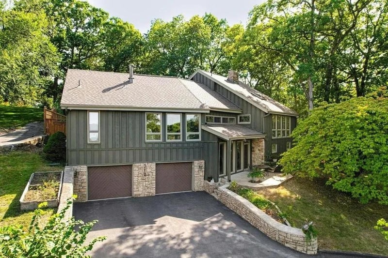 312 Lake Forest Dr, Bonner Springs, KS 66012