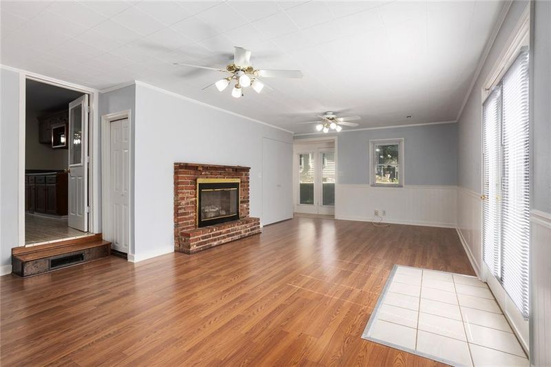 705 NE Lindberg Dr, Kansas City, MO 64118