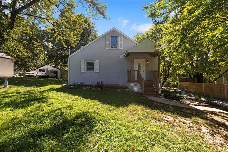 705 NE Lindberg Dr, Kansas City, MO 64118