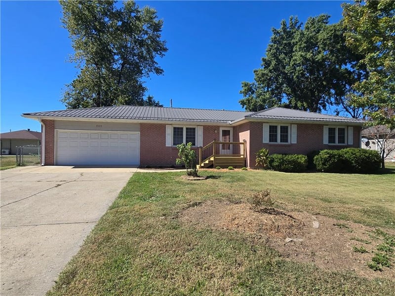 205 S Craig St, Clinton, MO 64735