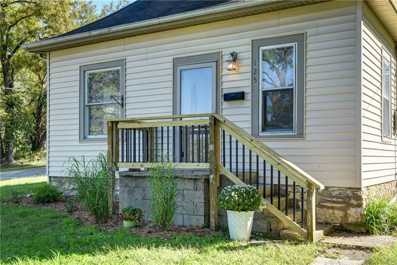 125 N Overton Ave, Independence, MO 64053
