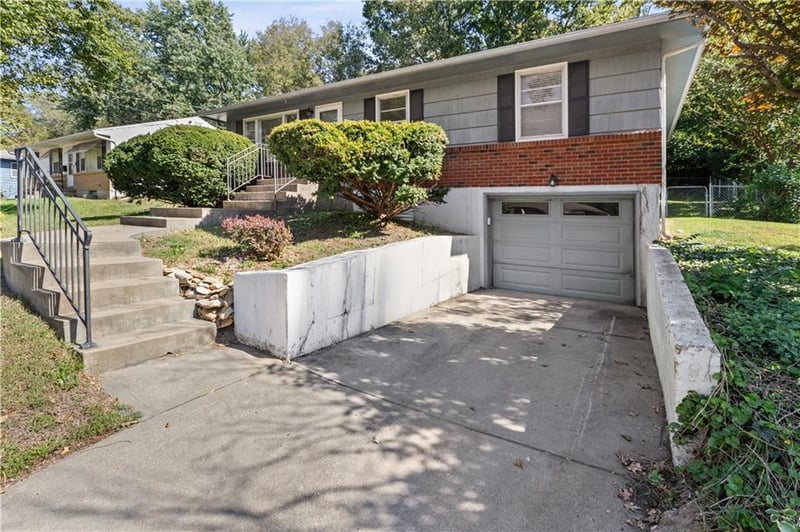 413 Maple St, Liberty, MO 64068