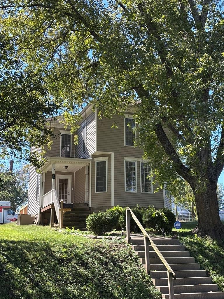 1106 Parallel St, Atchison, KS 66002