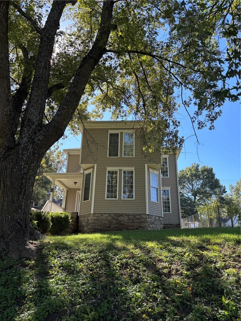 1106 Parallel St, Atchison, KS 66002