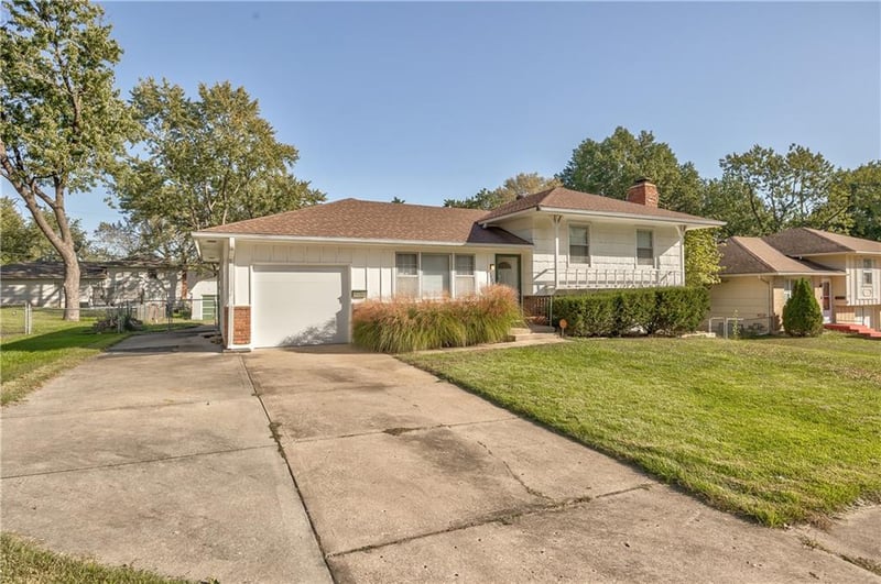 8006 E 89th St, Kansas City, MO 64138