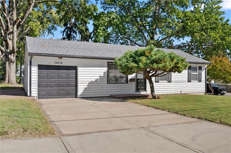 16618 E Salisbury Rd, Independence, MO 64056