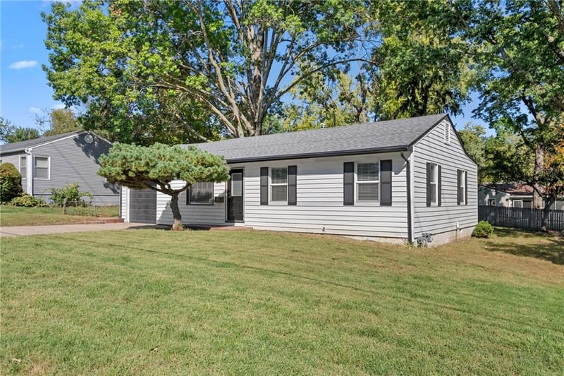 16618 E Salisbury Rd, Independence, MO 64056