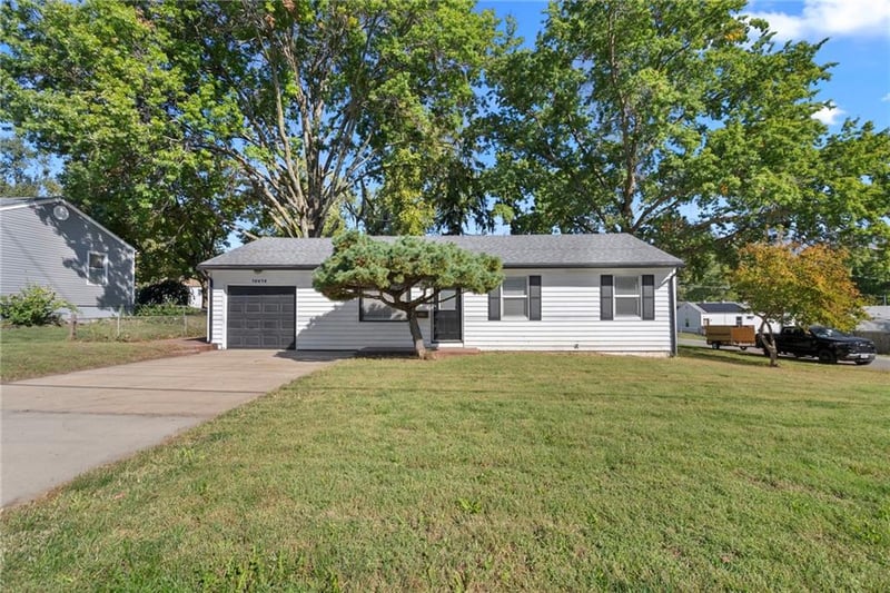 16618 E Salisbury Rd, Independence, MO 64056