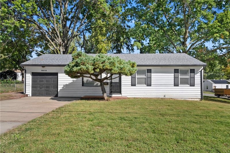 16618 E Salisbury Rd, Independence, MO 64056
