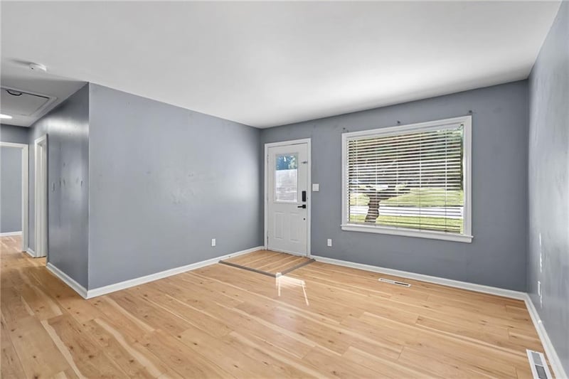 16618 E Salisbury Rd, Independence, MO 64056
