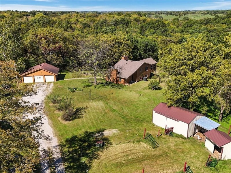 35240 W 123rd St, Rayville, MO 64084