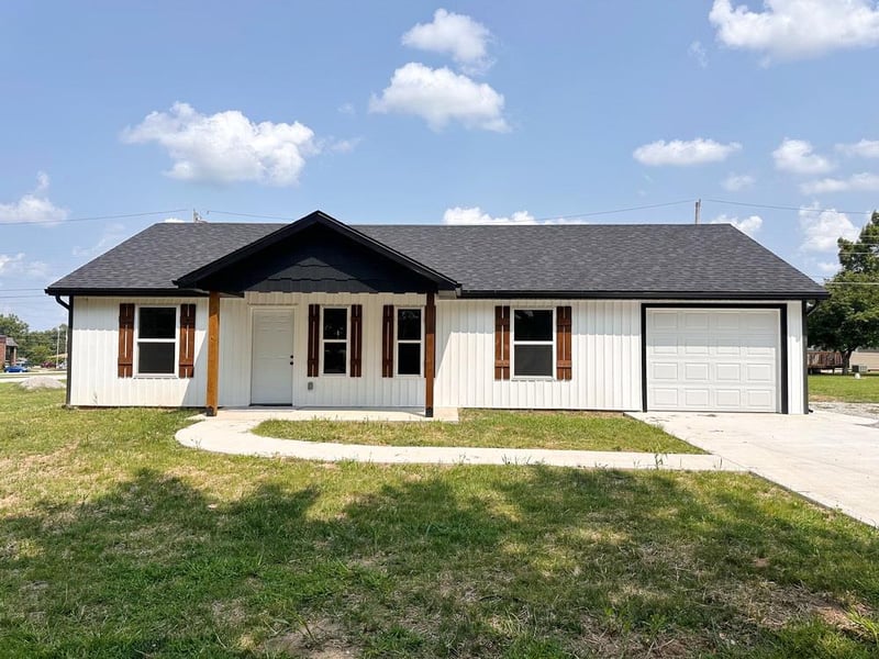 108 W Barrett Ave, Walker, MO 64790