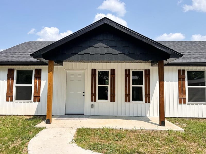 108 W Barrett Ave, Walker, MO 64790