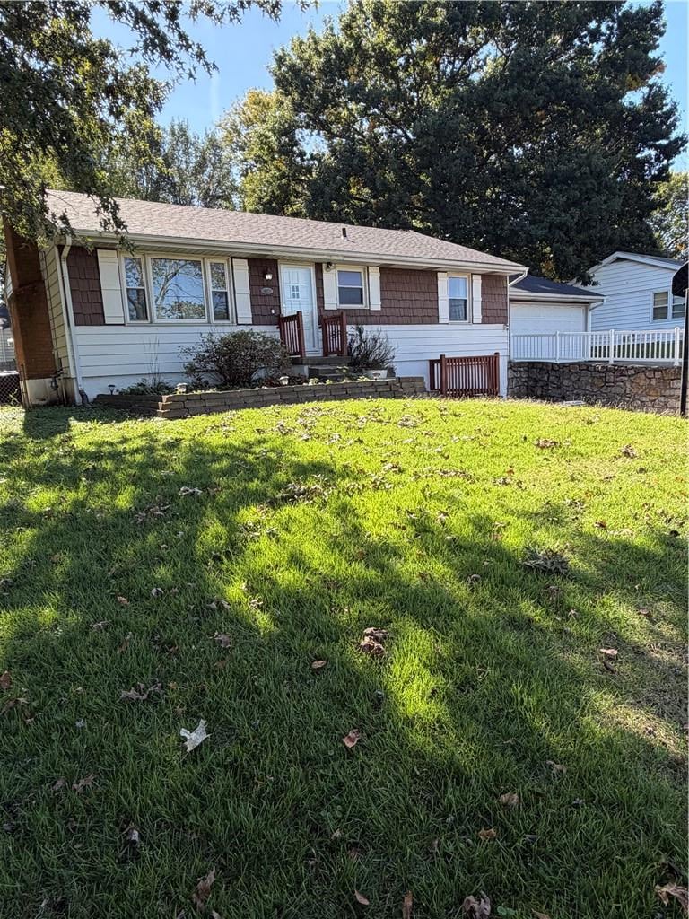 9005 79th St E, Raytown, MO 64138