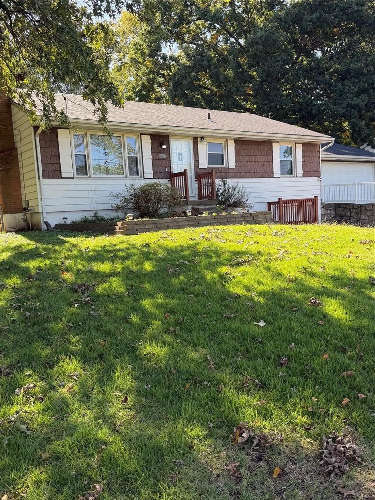 9005 79th St E, Raytown, MO 64138