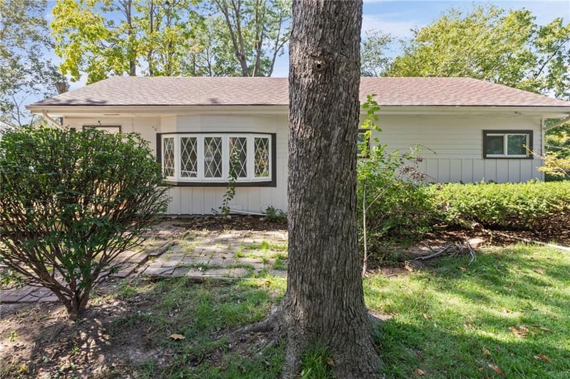 6912 N Harrison St, Gladstone, MO 64118