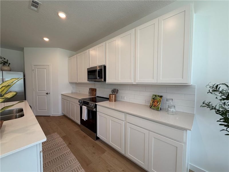 4001 NE Apple Grove Dr, Lee's Summit, MO 64064