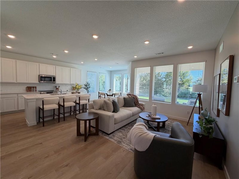 4001 NE Apple Grove Dr, Lee's Summit, MO 64064