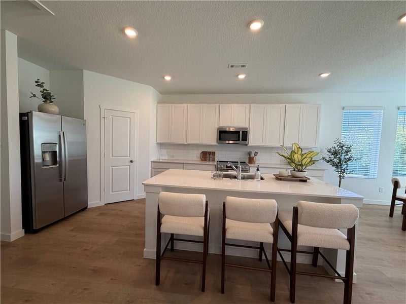 4001 NE Apple Grove Dr, Lee's Summit, MO 64064