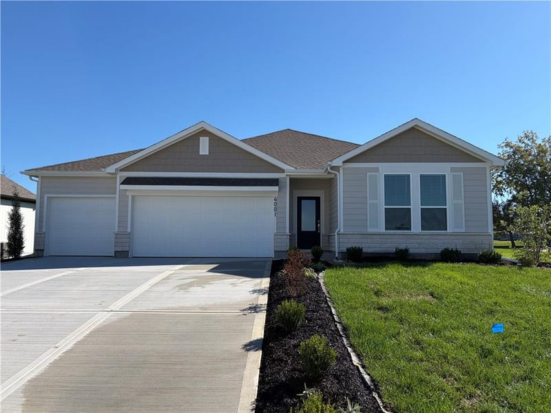 4001 NE Apple Grove Dr, Lee's Summit, MO 64064
