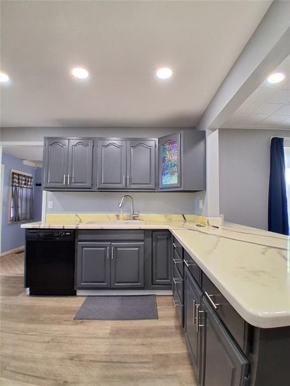 422 W 9th St, Pittsburg, KS 66762