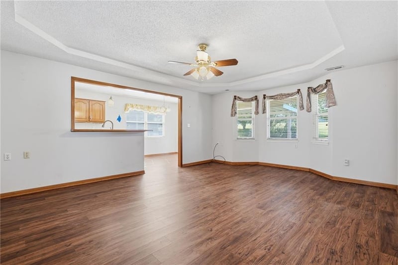 502 S Saturn Dr, Raymore, MO 64083