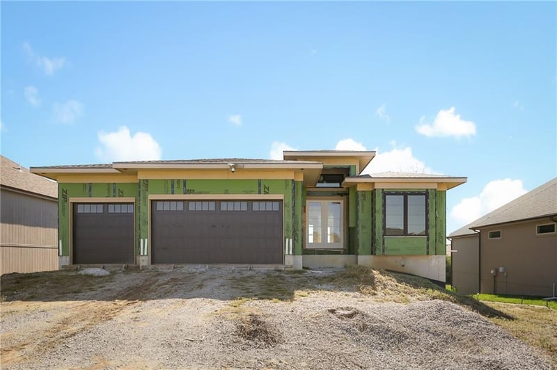 905 Savannah Ln, Greenwood, MO 64034