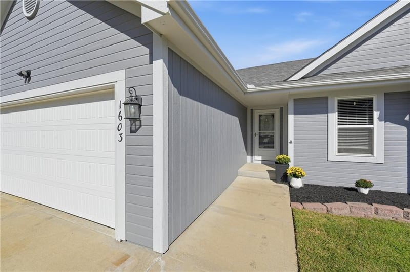 1603 Clear Creek Dr, Kearney, MO 64060