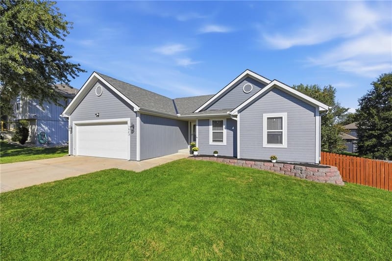 1603 Clear Creek Dr, Kearney, MO 64060