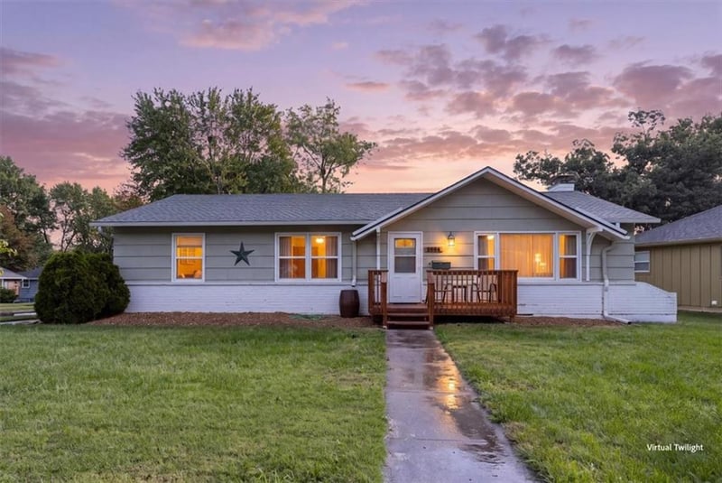 1606 NE 68th Pl, Gladstone, MO 64118