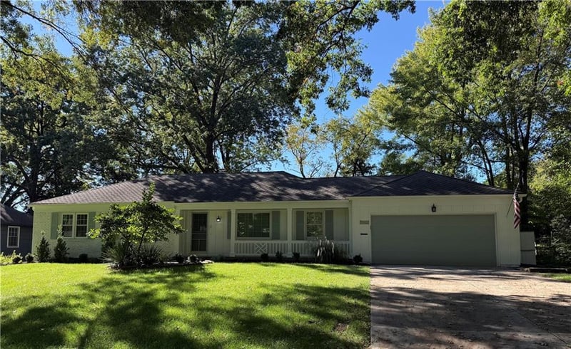 9416 Wenonga Rd, Leawood, KS 66206