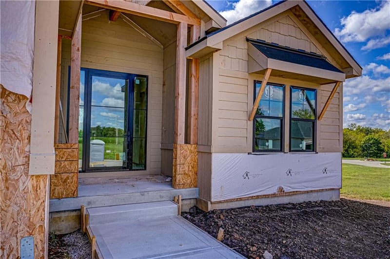 13 Red Fox Cir, Lake Winnebago, MO 64034