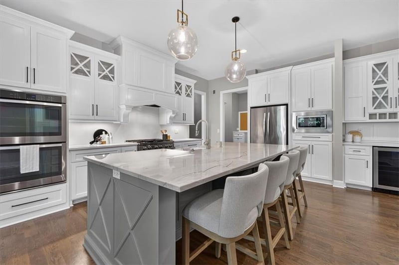 5008 W 141st Ter, Leawood, KS 66224