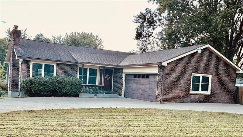 120 Ferncliff St, Lansing, KS 66043