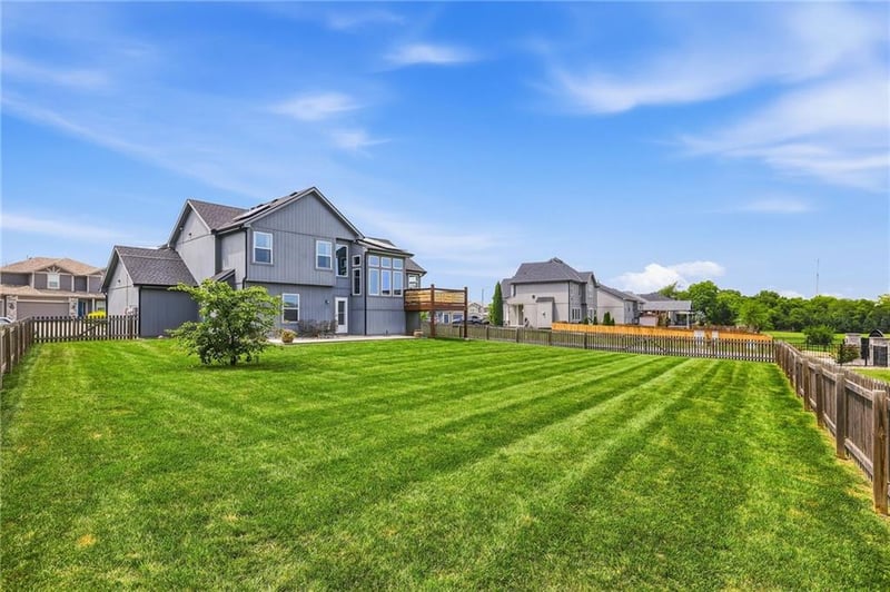 1901 Verbena Ave, Greenwood, MO 64034