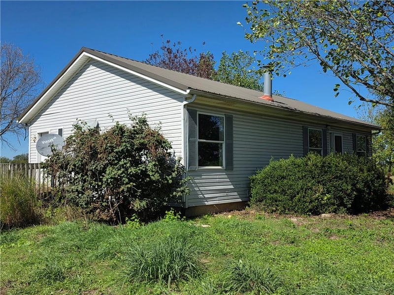 37780 Pleasant Valley Rd, Osawatomie, KS 66064