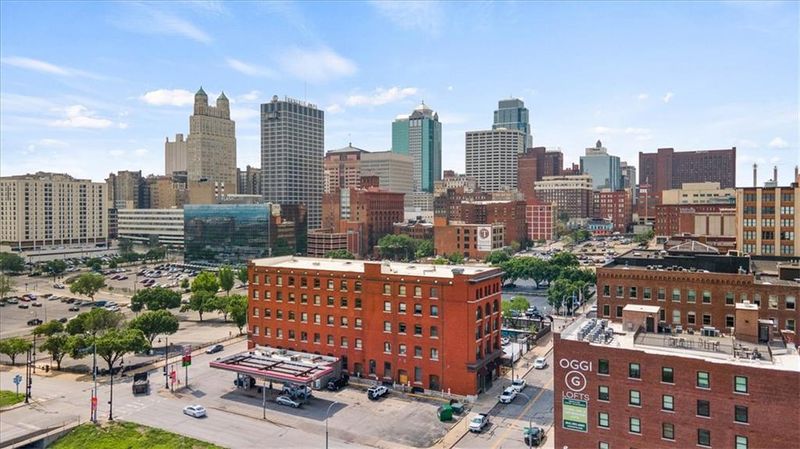 609 Central St #1208, Kansas City, MO 64105