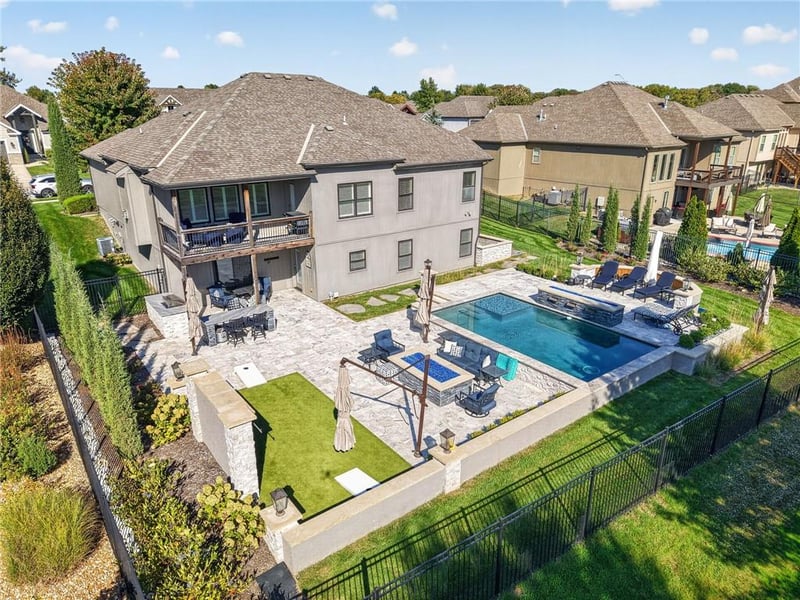4316 S Stone Canyon Dr, Blue Springs, MO 64015