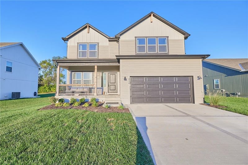 404 Woodview Dr, Raymore, MO 64083