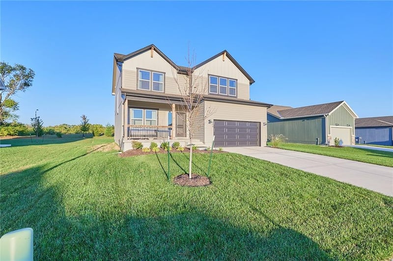 404 Woodview Dr, Raymore, MO 64083