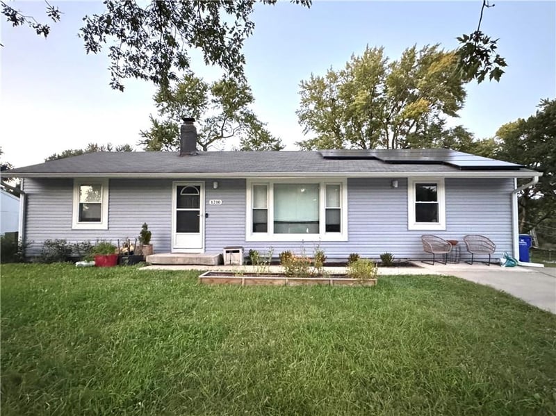 1210 NE Shady Lane Dr, Gladstone, MO 64118