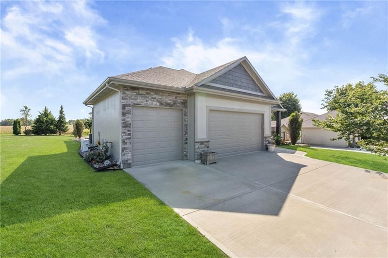 15109 Linden Ct, Bonner Springs, KS 66012