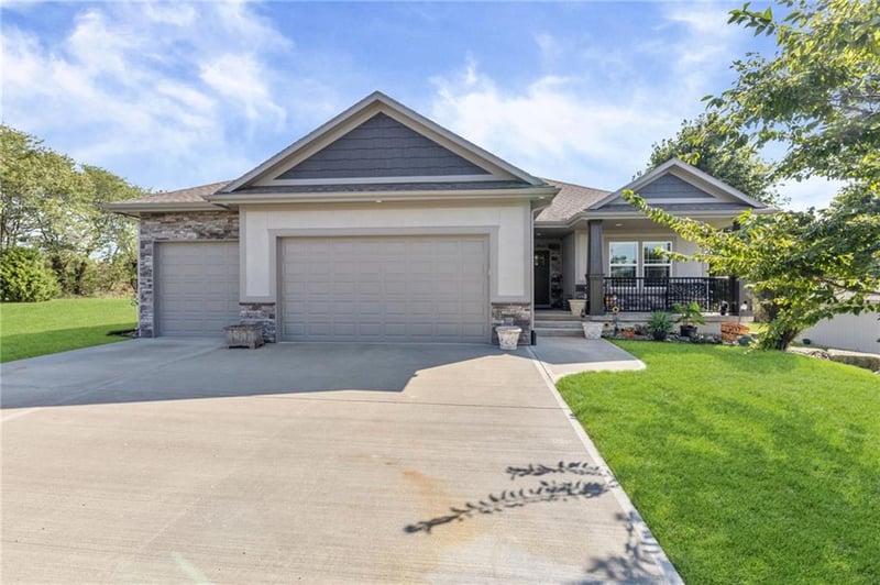 15109 Linden Ct, Bonner Springs, KS 66012