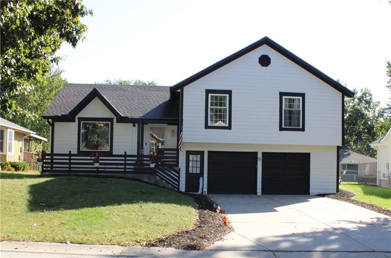 1117 NE Ridgeview Dr, Lee's Summit, MO 64086